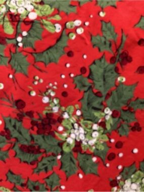 Vtg  Holiday tablecloth in Floral & Red / Green